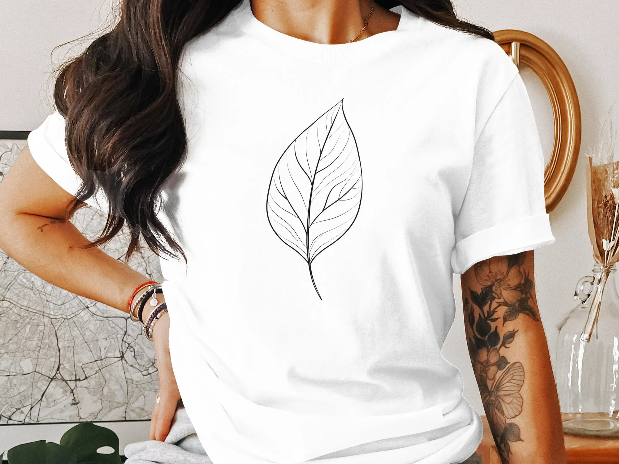 Nature Line Art T-Shirt, Minimalistic Leaf Design Tee, Modern Nature Apparel, Stylish Botanical Shirt, Simple Leaf Art Top, Nature Lover