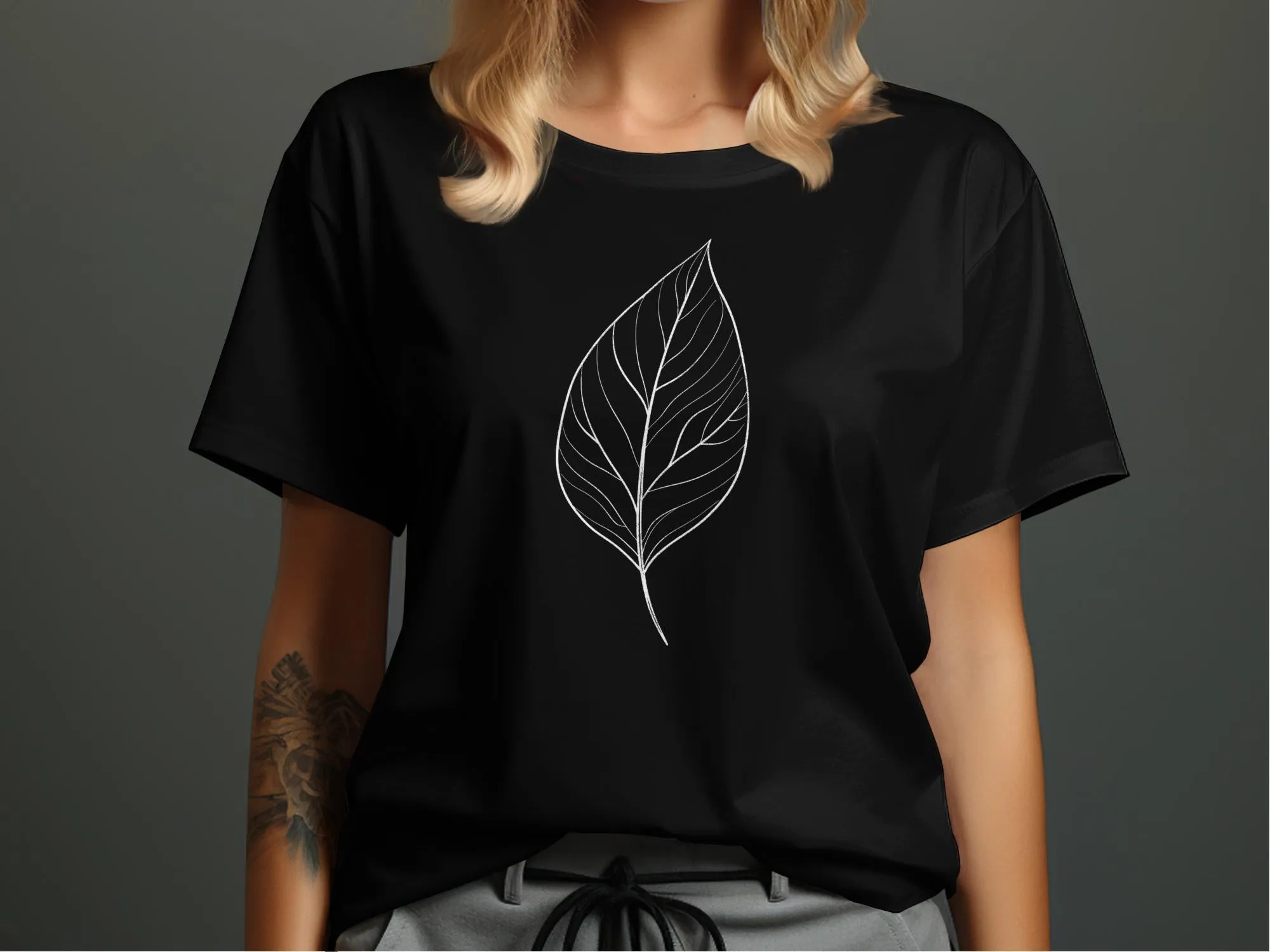 Nature Line Art T-Shirt, Minimalistic Leaf Design Tee, Modern Nature Apparel, Stylish Botanical Shirt, Simple Leaf Art Top, Nature Lover